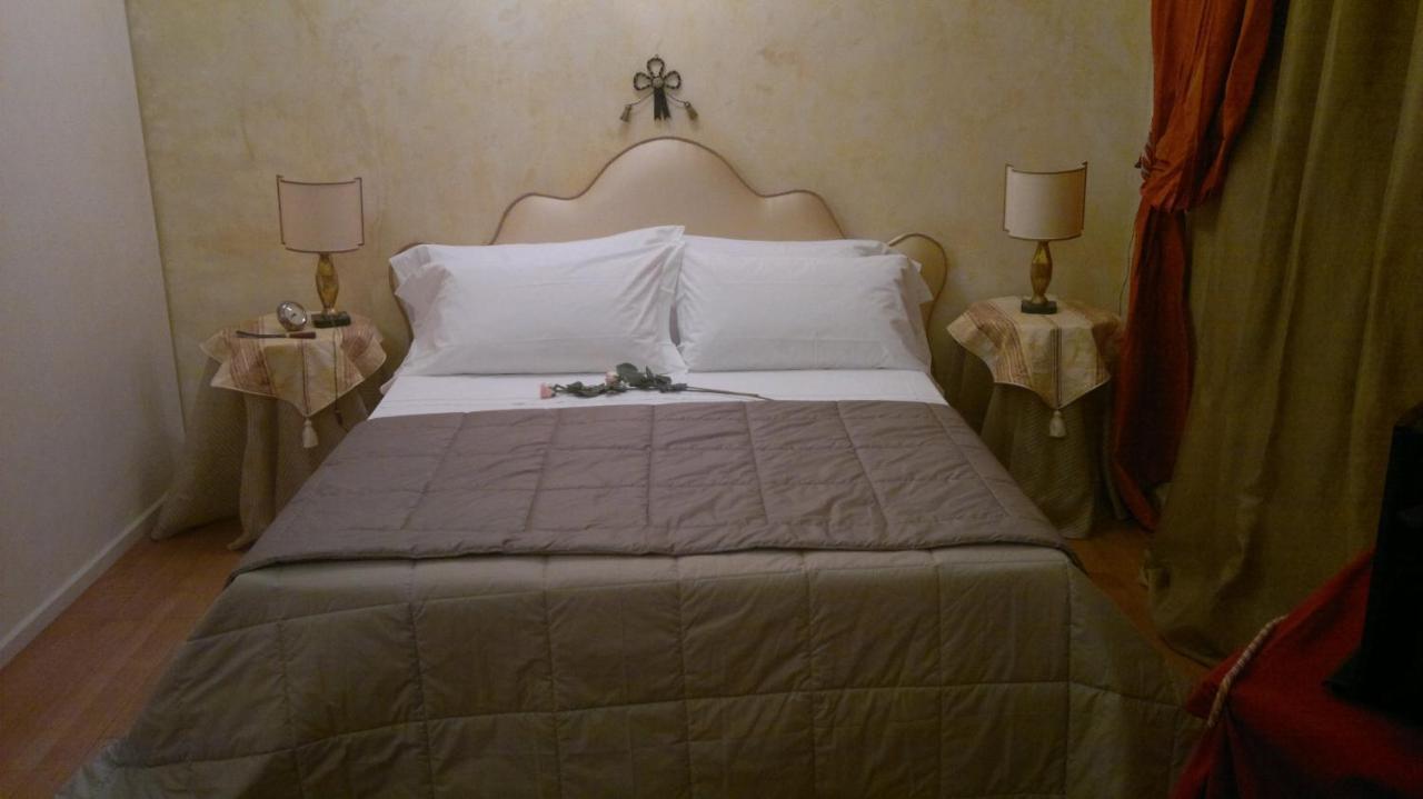 Casa Museo Palazzo Valenti Gonzaga Hotel Mantova Room photo